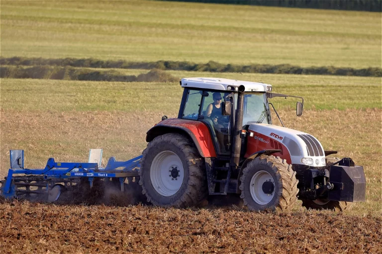 How to Choose the Right Hydraulic Cylinder for Your Round Baler A Buyer’s Guide
