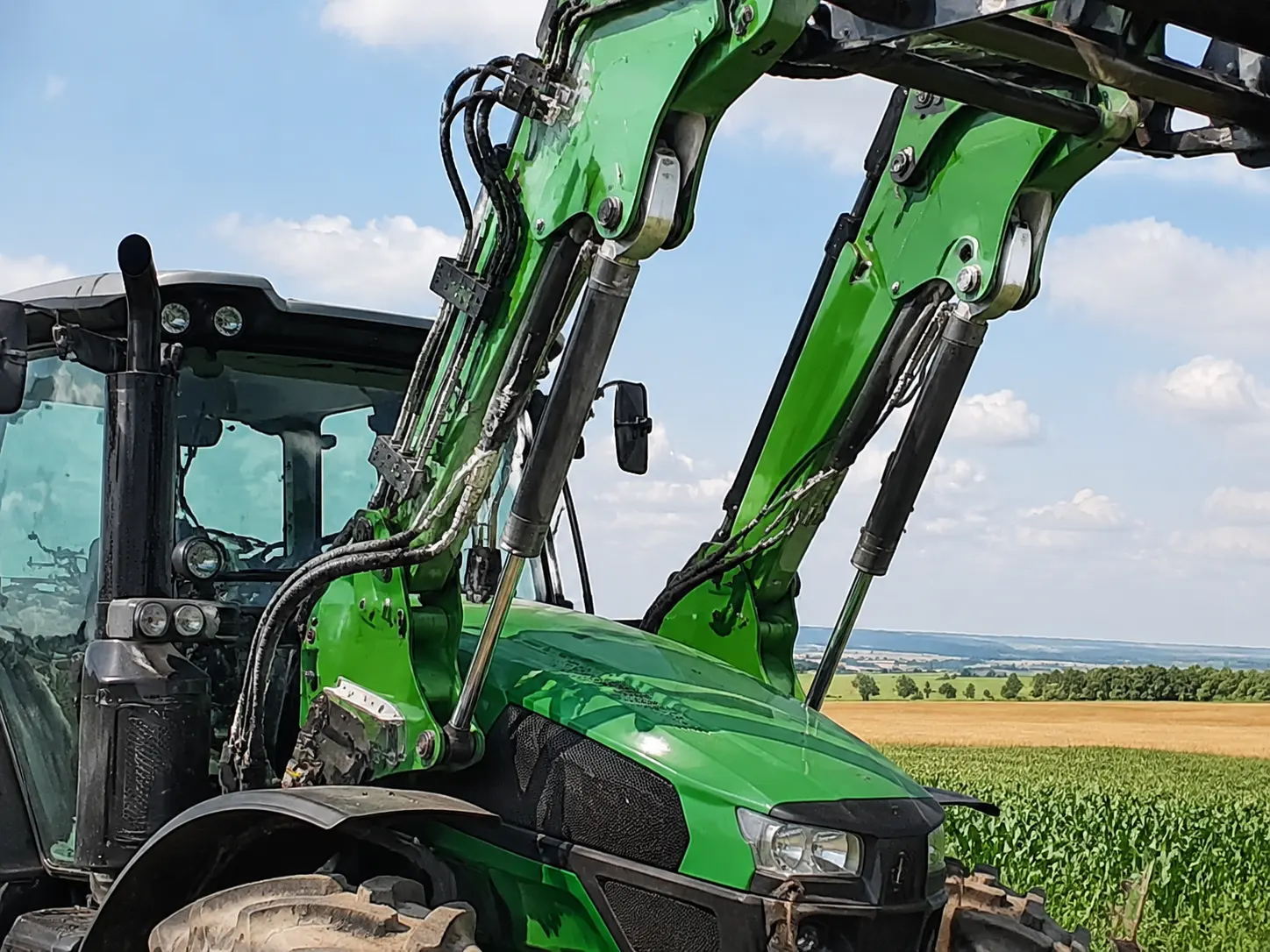 agricultural tractor hydraulic cylinders in field